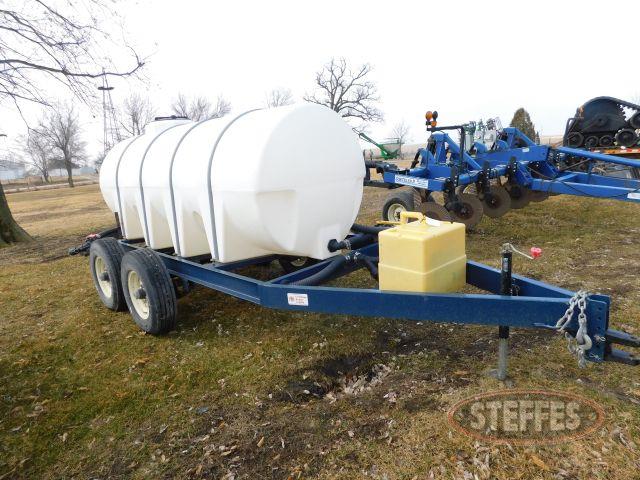  1000 Gal. Poly Tank on Tandem Axle Trailer